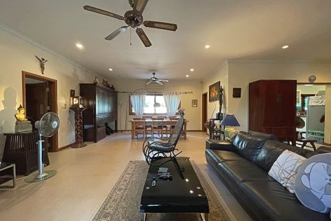 Villa in Hua Hin, Thailand 4 bedrooms № 168720 - photo 4