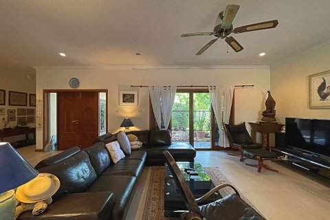 Villa in Hua Hin, Thailand 4 bedrooms № 168720 - photo 3