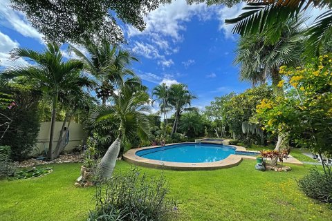 Villa in Hua Hin, Thailand 4 bedrooms № 168720 - photo 11