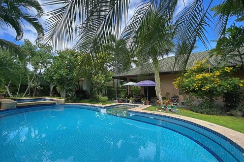 Villa in Hua Hin, Thailand 4 bedrooms № 168720 - photo 16