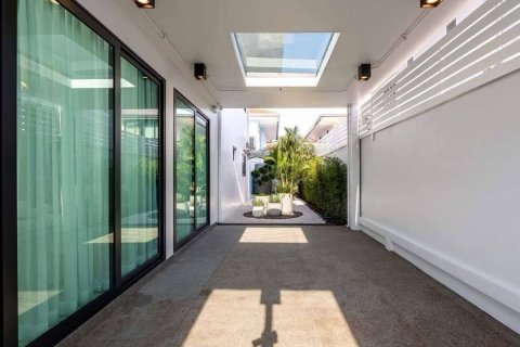 Villa in Pattaya, Thailand 5 bedrooms № 151230 - photo 22