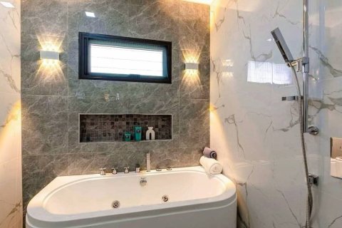 Villa in Pattaya, Thailand 5 bedrooms № 151230 - photo 12