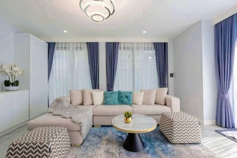 Villa in Pattaya, Thailand 5 bedrooms № 151230 - photo 4