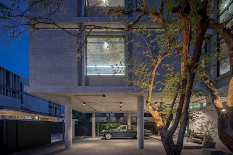 Дуплекс в Чатучаке, Бангкок, Таиланд с 3 спальнями  № 151234 - фото 1