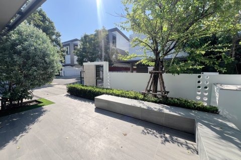 House in Samut Prakan, Thailand 4 bedrooms № 157876 - photo 12