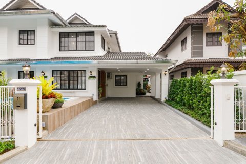Villa in Chiang Mai, Thailand 5 bedrooms № 171872 - photo 9