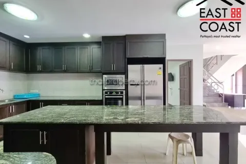 Casa de 6 dormitorios en Jomtien Beach, Pattaya, Tailandia № 213813 - foto 12