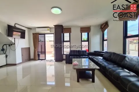 Casa de 6 dormitorios en Jomtien Beach, Pattaya, Tailandia № 213813 - foto 5