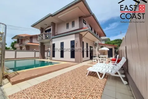 Casa de 6 dormitorios en Jomtien Beach, Pattaya, Tailandia № 213813 - foto 2