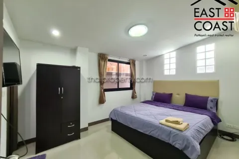 Casa de 6 dormitorios en Jomtien Beach, Pattaya, Tailandia № 213813 - foto 18