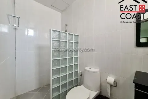 Casa de 6 dormitorios en Jomtien Beach, Pattaya, Tailandia № 213813 - foto 17