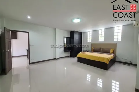 Casa de 6 dormitorios en Jomtien Beach, Pattaya, Tailandia № 213813 - foto 16