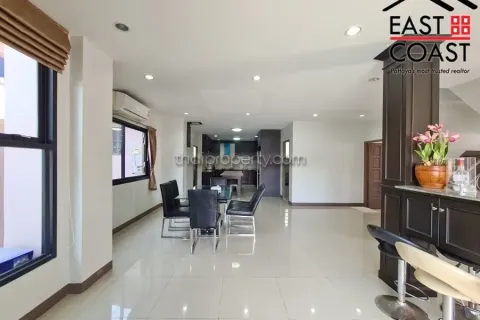 Casa de 6 dormitorios en Jomtien Beach, Pattaya, Tailandia № 213813 - foto 8
