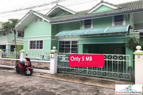 House in Pattaya, Thailand 4 bedrooms № 192895