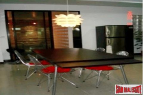Townhouse in Bangkok, Thailand 4 bedrooms № 192896 - photo 3