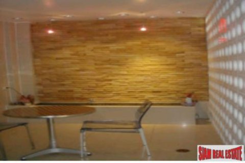 Townhouse in Bangkok, Thailand 4 bedrooms № 192896 - photo 5