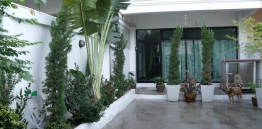 Townhouse in Bangkok, Thailand 4 bedrooms № 192896