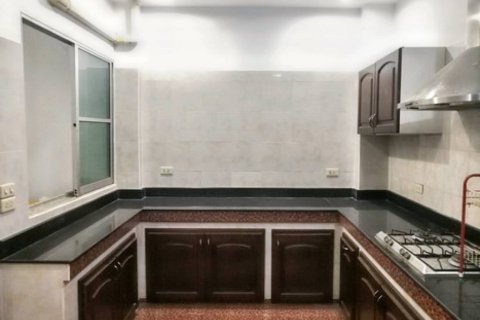 Таунхаус в Бангкоке, Таиланд с 4 спальнями  № 115122 - фото 6