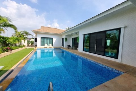 House in Pattaya, Thailand 4 bedrooms № 223105