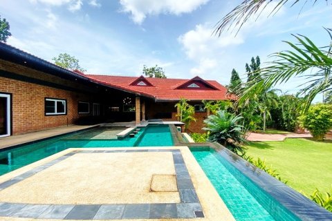 Haus in Pattaya, Thailand 5 Schlafzimmer № 223103 - Foto 1