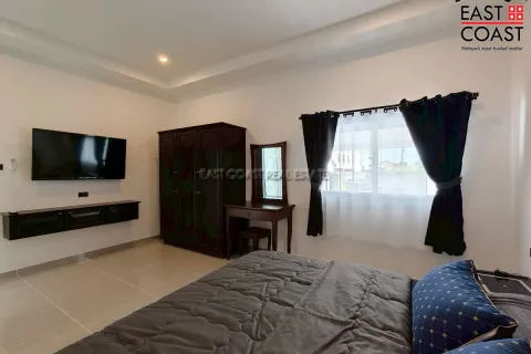 Casa de 5 dormitorios en Pattaya, Tailandia № 212684 - foto 10