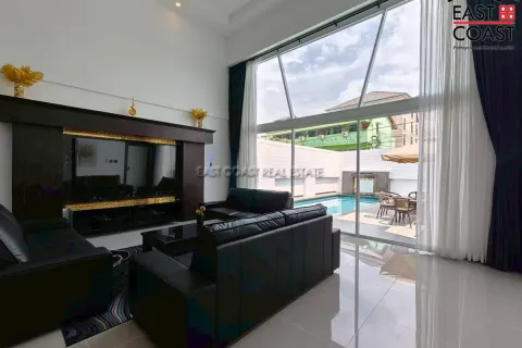 Casa de 5 dormitorios en Pattaya, Tailandia № 212684 - foto 17