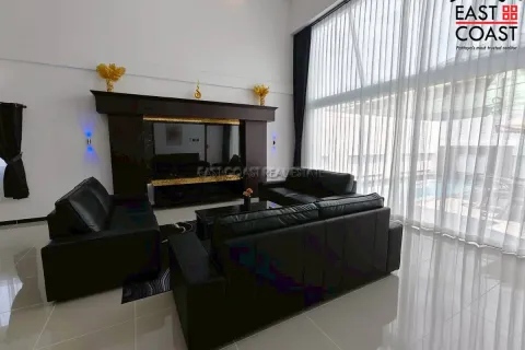 Casa de 5 dormitorios en Pattaya, Tailandia № 212684 - foto 6