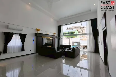 Casa de 5 dormitorios en Pattaya, Tailandia № 212684 - foto 16