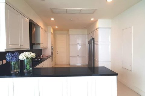 Condo in Bangkok, Thailand, 4 bedrooms № 157482 - photo 5