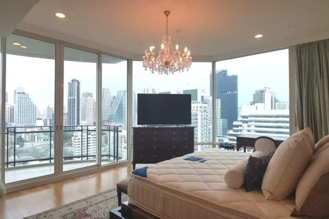 Condo in Bangkok, Thailand, 4 bedrooms № 157482 - photo 16