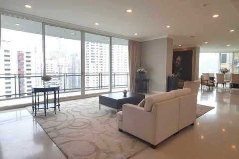 Condo in Bangkok, Thailand, 4 bedrooms № 157482 - photo 7