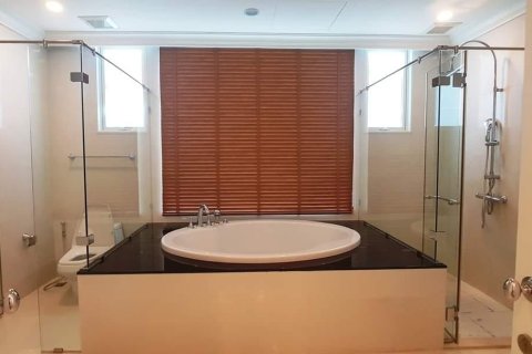 Condo in Bangkok, Thailand, 4 bedrooms № 157482 - photo 14