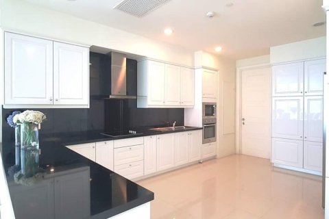 Condo in Bangkok, Thailand, 4 bedrooms № 157482 - photo 4