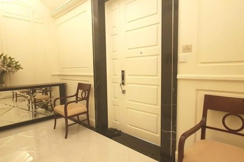 Condo in Bangkok, Thailand, 4 bedrooms № 157482 - photo 2