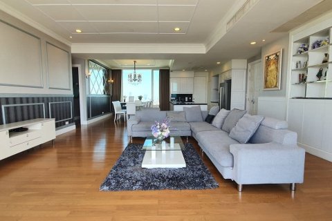 Condo in Bangkok, Thailand, 4 bedrooms  № 157480 - photo 4