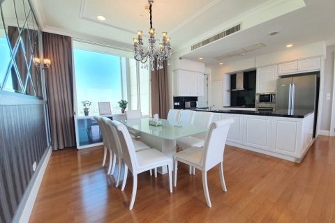 Condo in Bangkok, Thailand, 4 bedrooms  № 157480 - photo 18