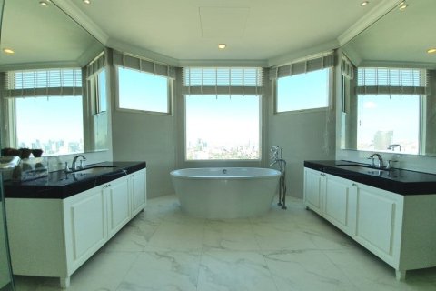 Condo in Bangkok, Thailand, 4 bedrooms  № 157480 - photo 10