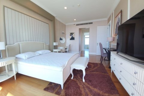 Condo in Bangkok, Thailand, 4 bedrooms  № 157480 - photo 11