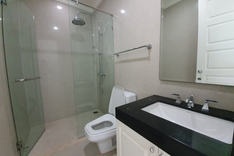 Condo in Bangkok, Thailand, 4 bedrooms  № 157480 - photo 6