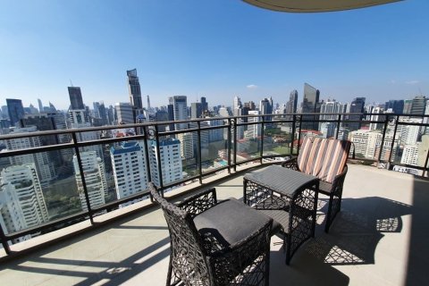 Condo in Bangkok, Thailand, 4 bedrooms  № 157480 - photo 3