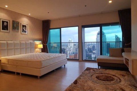 Condo in Bangkok, Thailand, 3 bedrooms  № 157477 - photo 10