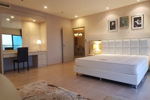 Condo in Bangkok, Thailand, 3 bedrooms  № 157477 - photo 9