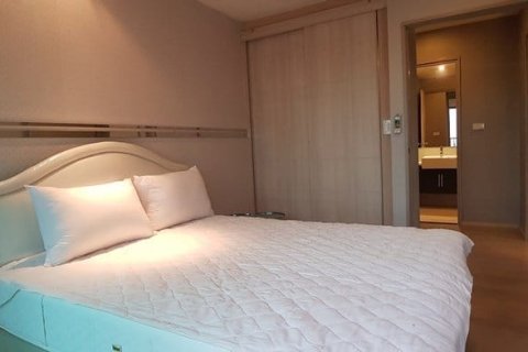 Condo in Bangkok, Thailand, 3 bedrooms  № 157477 - photo 7