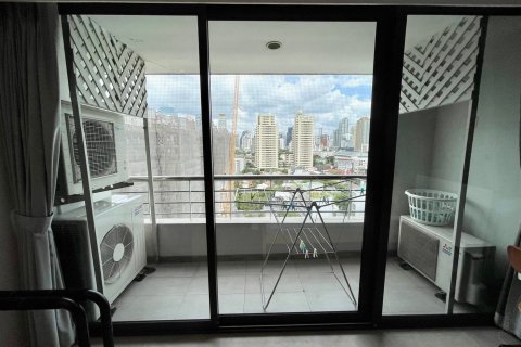 Condo in Bangkok, Thailand, 3 bedrooms  № 157478 - photo 6