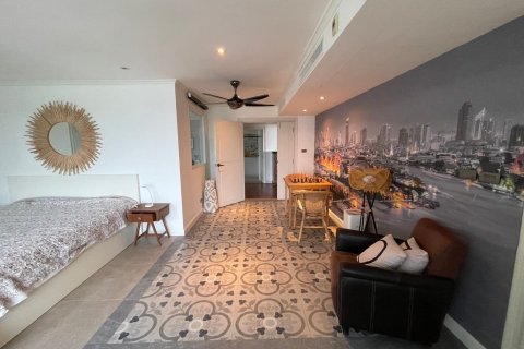 Condo in Bangkok, Thailand, 3 bedrooms  № 157478 - photo 14