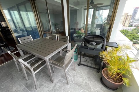 Condo in Bangkok, Thailand, 3 bedrooms  № 157478 - photo 2
