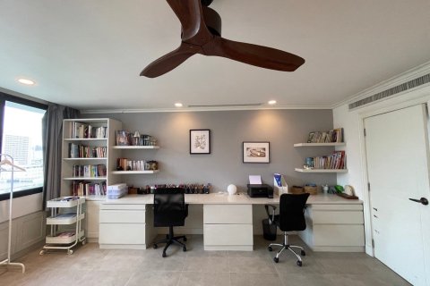 Condo in Bangkok, Thailand, 3 bedrooms  № 157478 - photo 8