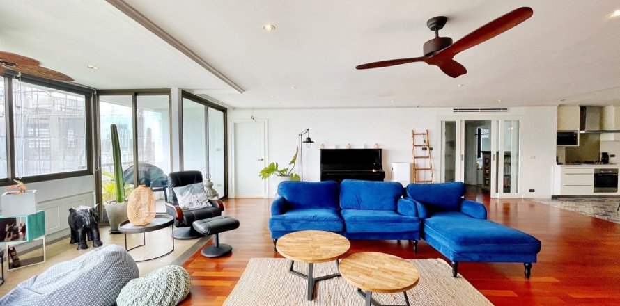 Condo in Bangkok, Thailand, 3 bedrooms  № 157478