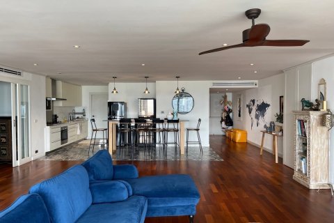 Condo in Bangkok, Thailand, 3 bedrooms  № 157478 - photo 23