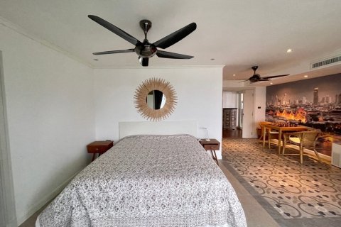 Condo in Bangkok, Thailand, 3 bedrooms  № 157478 - photo 15